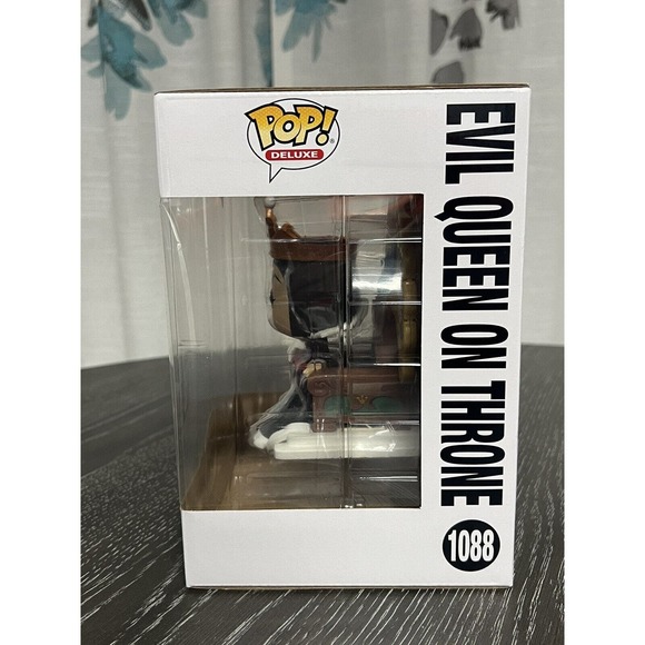 Funko Pop! Deluxe Evil Queen on Throne Disney Villains #1088, Some Box Damage - Picture 3 of 10
